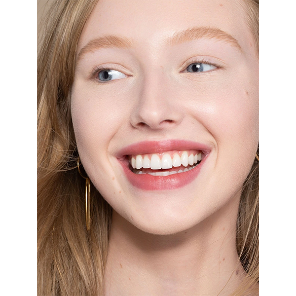 ILIA Beauty - True Skin Serum Foundation - Model shot 01